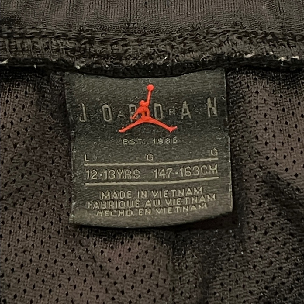 Jordan Boy’s Size Large Black and White Athletic Shorts - Picture 2 of 4
